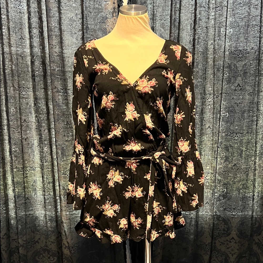 American Eagle Outfitters Floral Black Wrap Shorts